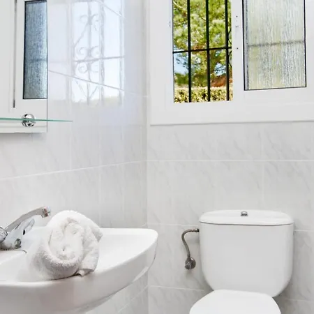 Caules Sleeps 8 With Pool And Wifi Villa