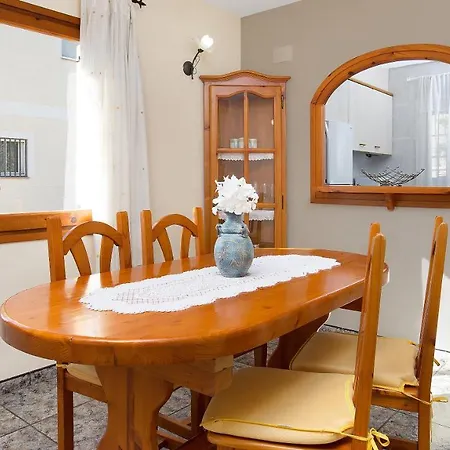 Villa Caules Sleeps 8 With Pool And Wifi